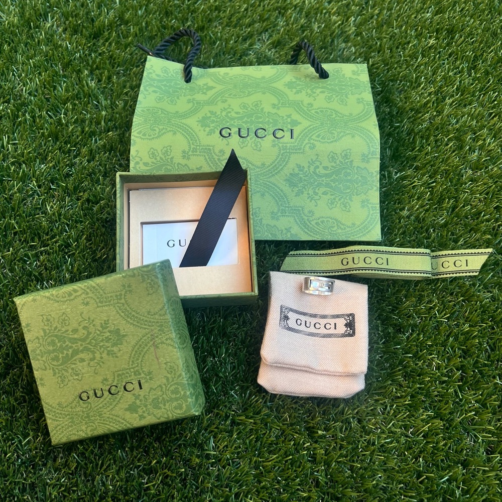 Vintage Gucci G Ring & Gucci Gift Wrapping